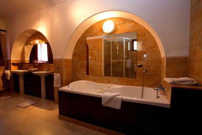 Hotel La Madrague ดาการ์ ภายนอก รูปภาพ